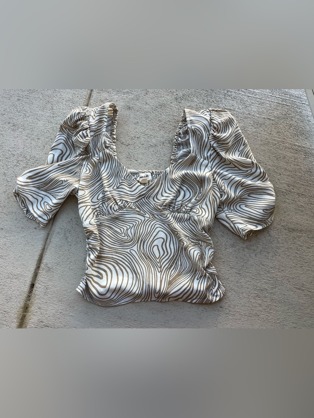 Open Edit Short Sleeve Smocked Back Abstract Top